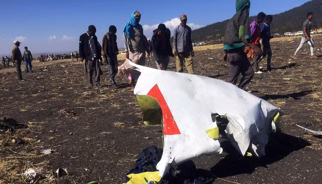 Mảnh vỡ của chiếc máy bay xấu số Boeing 737MAX8 của hãng hàng không Ethiopia. (Ảnh: Reuters)