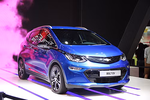 Chevrolet Bolt, mẫu hatchback chạy điện tại triển lãm ôtô Việt Nam 2017. Ảnh: Khải Biền.