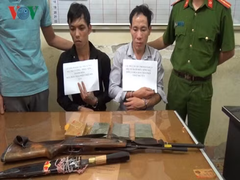 2 đối tượng cùng tang vật