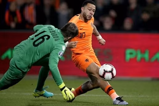  Depay sớm mở tỷ số.