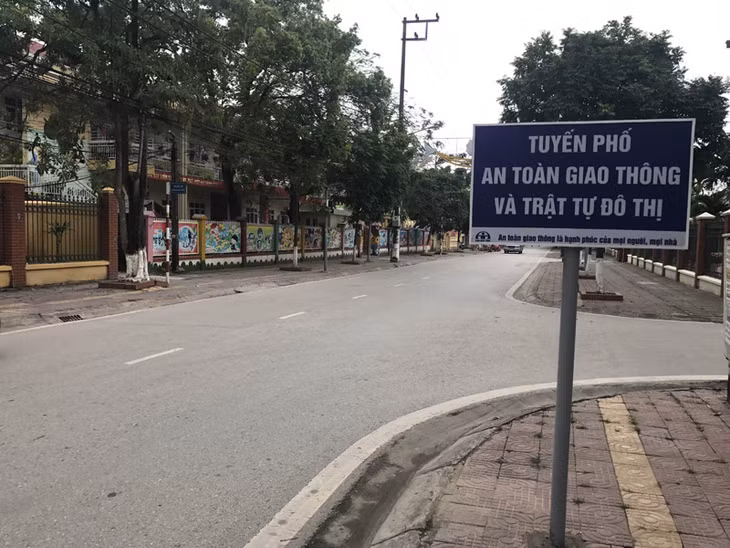Để nâng cao ý thức chấp hành Luật giao thông cho người dân, TX Quảng Yên cũng đã quy hoạch tuyến phố ATGT và trật tự đô thị 