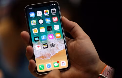 Apple đang chậm trễ trong cuộc đua 5G. Ảnh: BI