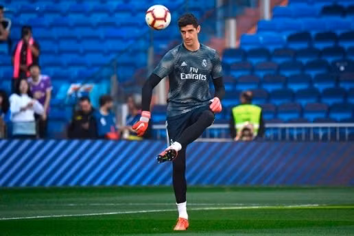  Courtois không được bắt chính.