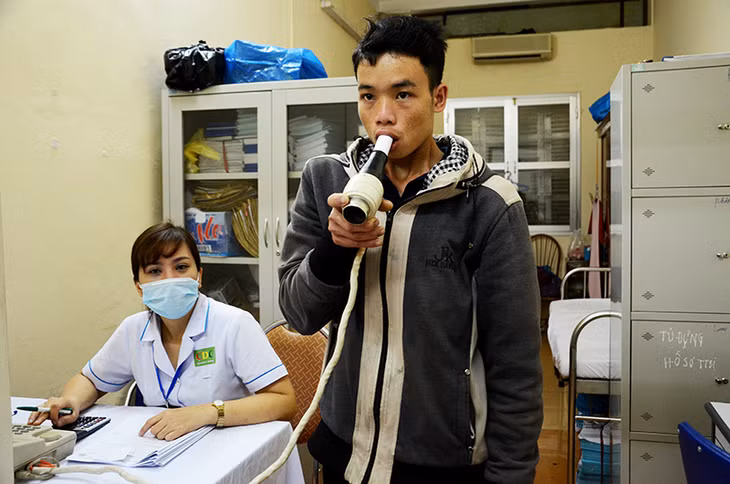 Người lao động được khám sức khỏe trước khi bố trí việc làm tại cơ sở có yếu tố độc hại.