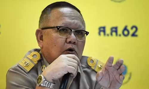 Nat Laosisawakul trong họp báo hôm 25/3. Ảnh: AFP.