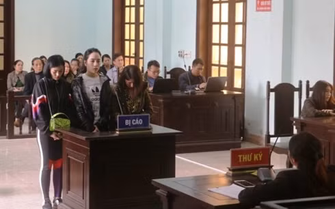 Các bị cáo tại phiên toà.