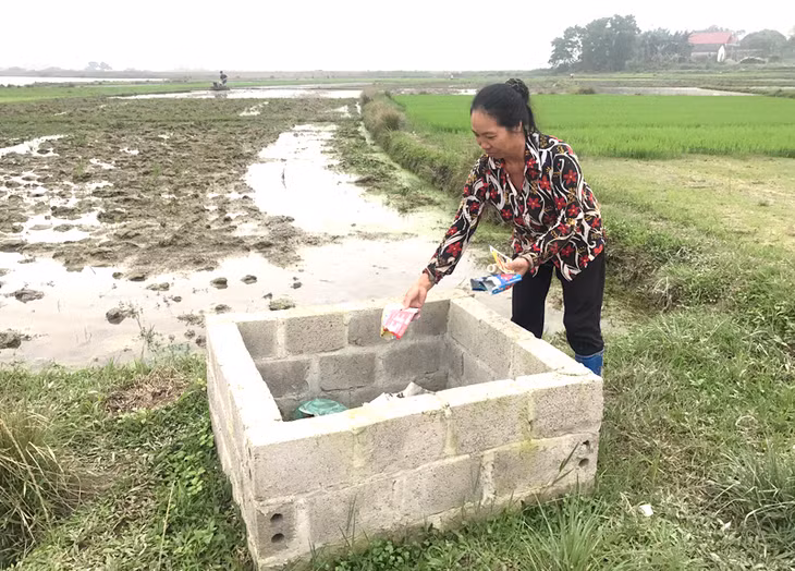 Bể chứa rác thải do HND xã xây dựng góp phần nâng cao ý thức bảo vệ môi trường cho nông dân.