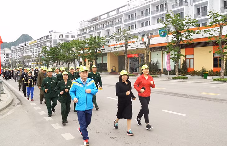  Hơn 1000 người tham gia ngày chạy Olympic