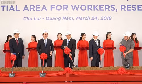 Lễ khởi công xây dựng bến cảng 5 vạn tấn và khu nhà ở công nhân. Ảnh VGP/Quang Hiếu