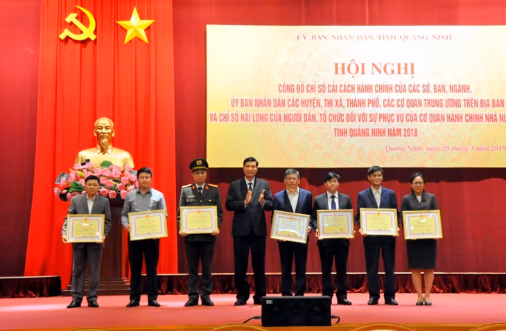 Các tập thể, cá nhân 