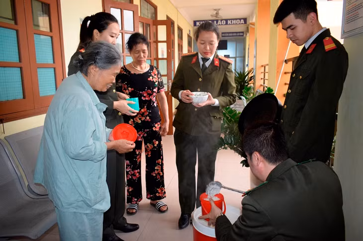 Tuy giá trị vật chất không lớn nhưng là sự động viên, chia sẻ đối với các bệnh nhân.