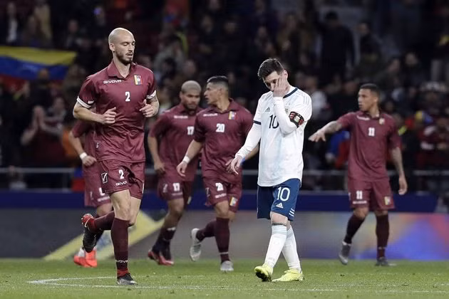  Messi trở lại thất vọng.