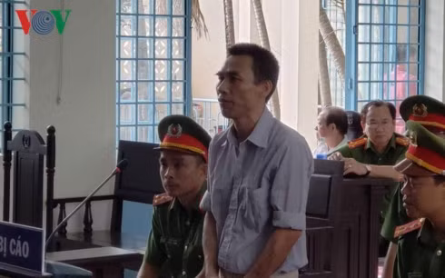  Đối tượng Lê Minh Thể bị phạt 2 năm tù về tội lợi dụng các quyền tự do dân chủ xâm phạm lợi ích của Nhà nước.