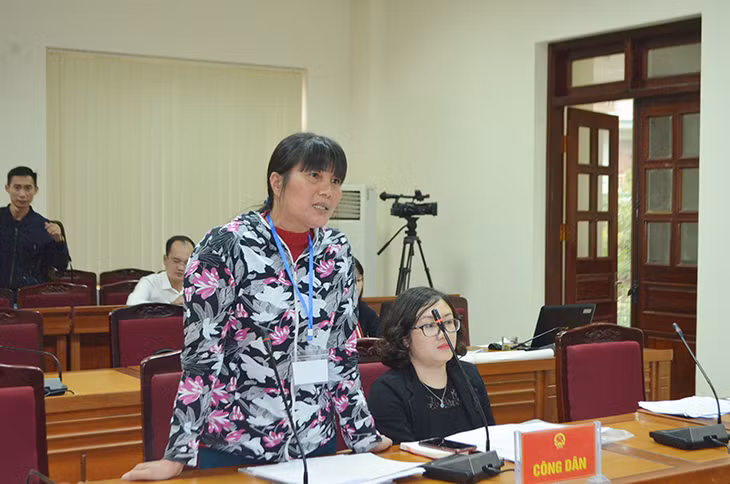 Bà Tiến trình bày nội dung kiến nghị.