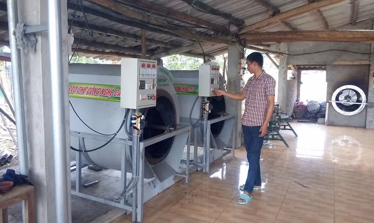 Anh Lê Minh Toàn đầu tư hệ thống máy sao chè công nghệ cao để nâng tầm chất lượng sản phẩm chè, phục vụ xuất khẩu.