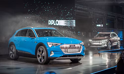 Audi e-tron 55 quattro ra mắt tại Thái Lan.