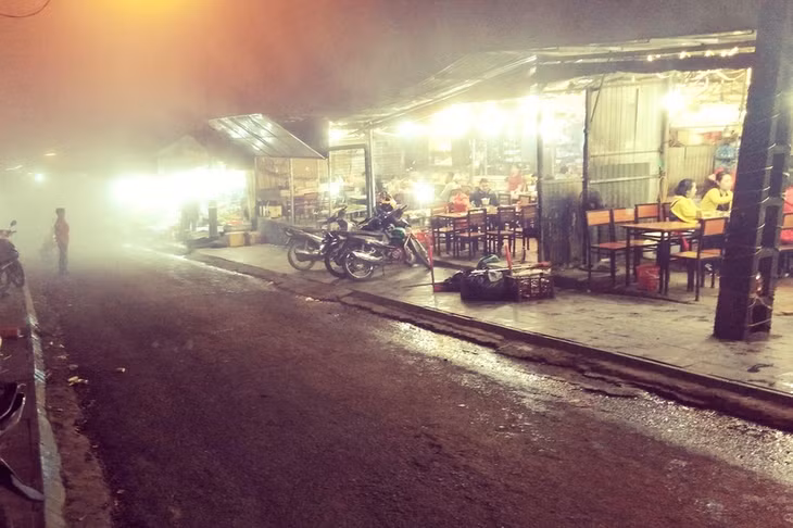 Và đây cũng là thời điểm để các du khách bắt đầu dạo quanh những khu chợ đêm mua sắm và thưởng thức ẩm thực đường phố của Tam Đảo