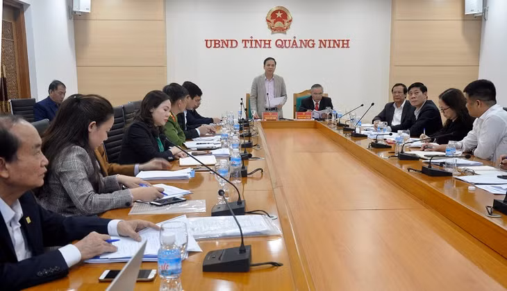 Đồng chí Đặng Huy Hậu, Phó Chủ tịch Thường trực UBND tỉnh phát biểu tại hội nghị.