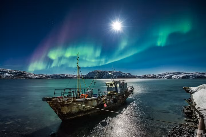 Cực quang ở vùng Murmansk trong đêm.