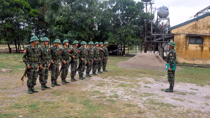 Tiểu đoàn Huấn luyện – Cơ động, BĐBP tỉnh kết hợp huấn luyện quân sự với giáo dục chính trị cho chiến sĩ mới