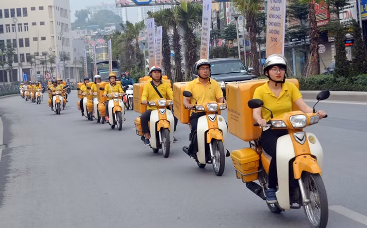 Diễu hành tuyên truyền tham gia BHXH tự nguyện tại một số tuyến phố trên địa bàn TP Hạ Long.