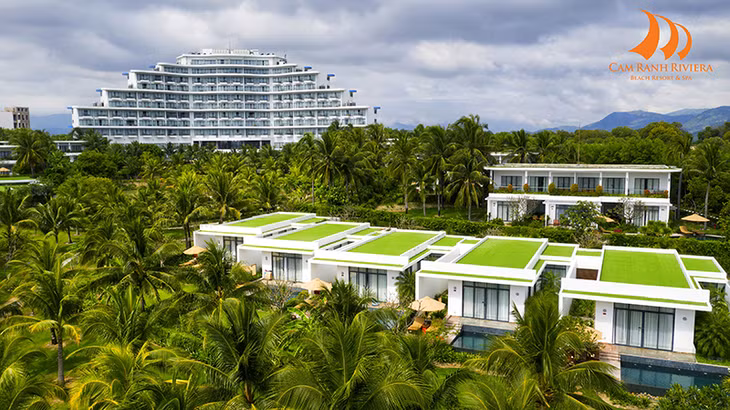 Bãi Dài - Cam Ranh đang thu hút mạnh mẽ những dự án quy mô lớn. Tiêu biểu là dự án Cam Ranh Riviera Beach Resort & Spa chính thức hoạt động từ năm 2015.