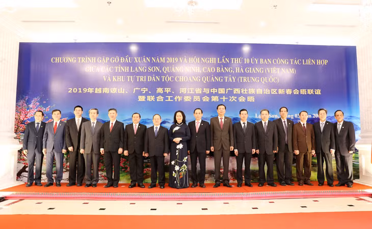 Chụp ảnh lưu niệm