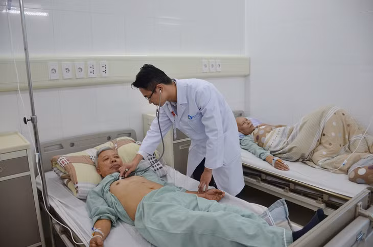 Người bệnh được chăm sóc tại Trung tâm ung bướu, Bệnh viện Bãi Cháy