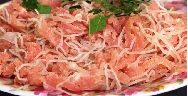 Người dân cần chú ý thói quen ăn uống của mình, nên ăn chín uống chín để phòng bệnh.