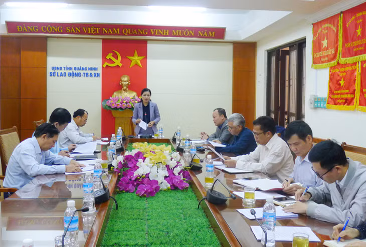 . Đồng chí Đỗ Thị Lan, Trưởng Đoàn ĐBQH tỉnh phát biểu tại buổi giám sát