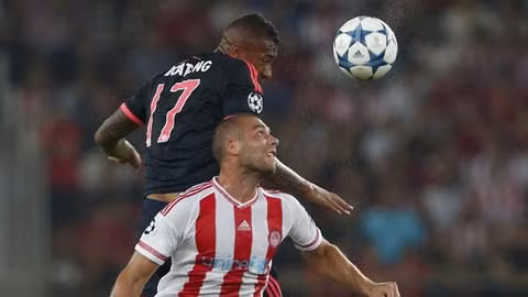 Bayern (trên) vẫn quyết đánh bại Olympiakos để bảo vệ ngôi đầu