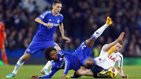 Trước mắt Chelsea (áo sẫm) là một thất bại khi hành quân đến White Hart Lane