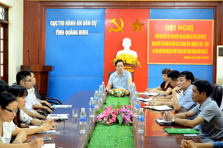 Quang cảnh Hội nghị quán triệt Nghị quyết Đại hội Đảnh bộ tỉnh lần thứ XIV nhiệm kỳ 2015-2020 và các văn kiện Hội nghị T.UW12 (khóa XI) của Cục thi hành án dân sự tỉnh