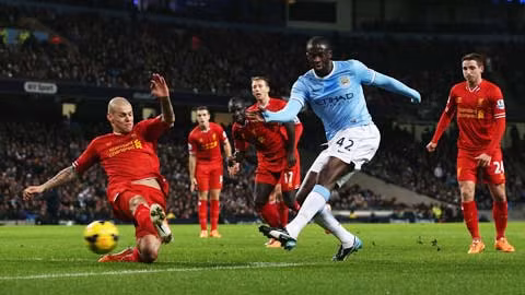 Toure (áo xanh) và đồng đội sẽ không để cho Liverpool có cơ hội kiếm điểm