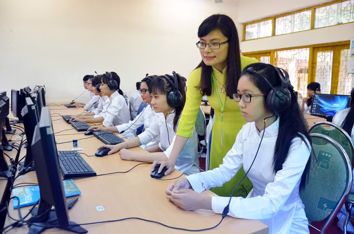 Tiết học tiếng Anh của học sinh lớp 11B4, Trường THPT Hoàng Quốc Việt (TX Đông Triều).