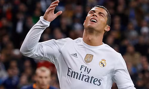 Thảm bại ở El Clasico khiến Ronaldo tức giận về HLV Benitez. Ảnh: Reuters.