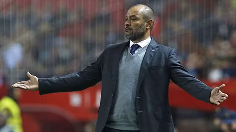 HLV Nuno Espirito Santo của Valencia từ chức sau thất bại của đội nhà