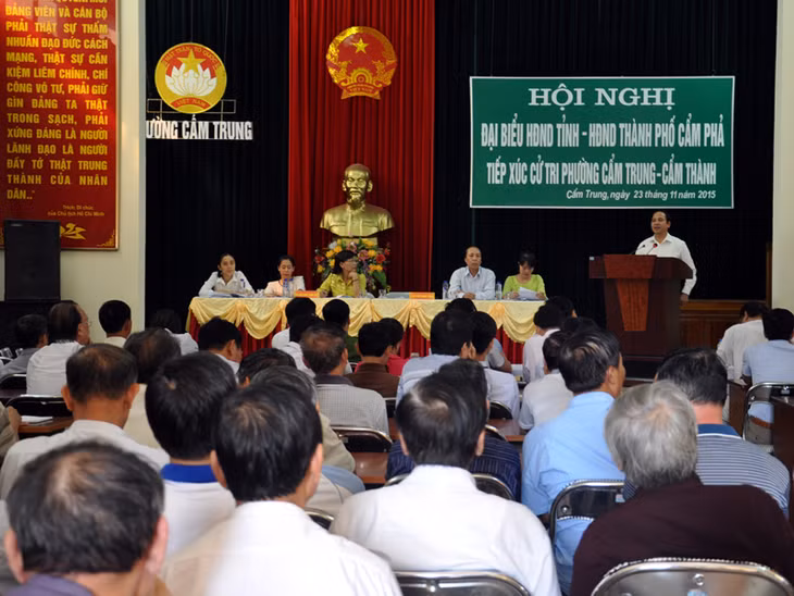 Quang cảnh buổi tiếp xúc cử tri 