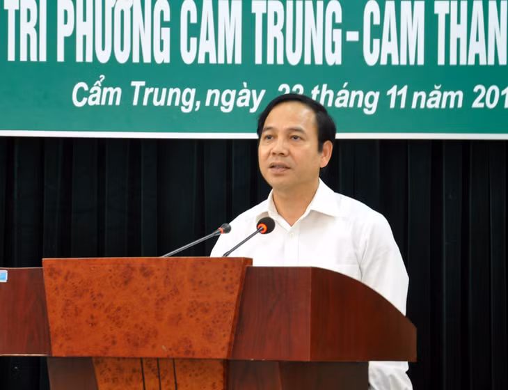 Đồng chí Đặng Huy Hậu, Phó Chủ tịch Thường trực UBND tỉnh thông tin tới cử tri thông tin tình hình KT-XH trên địa bàn tỉnh.