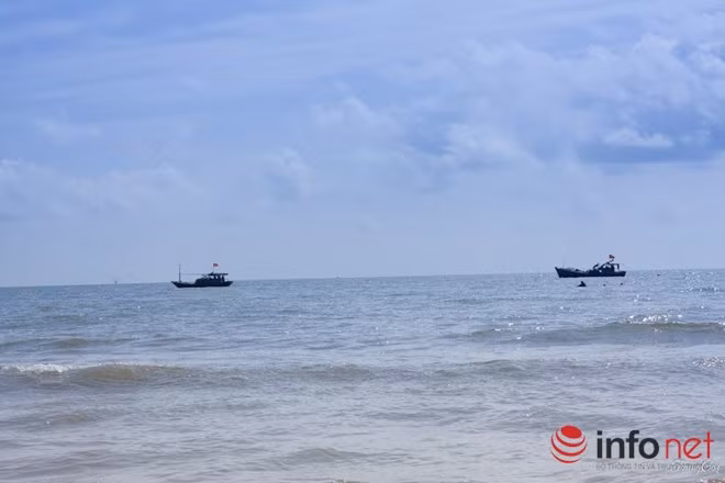 Những con thuyền ngoài xa