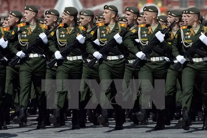 Binh sỹ Nga tham gia lễ duyệt binh kỷ niệm 70 năm Ngày Chiến thắng ở thủ đô Moskva ngày 9/5. (Nguồn: AFP/TTXVN)