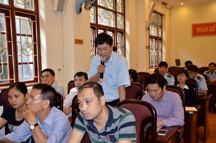 Đại diện Công ty CP Kho vận Cẩm Phả thắc mắc về việc nộp thuế sau khi tàu kết thúc làm hàng.
