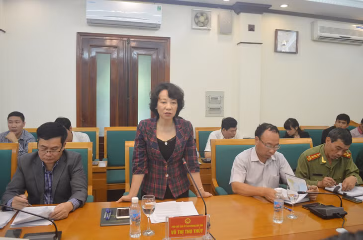 chí Vũ Thị Thu Thủy, Phó Chủ tịch UBND tỉnh trao quyết định bổ nhiệm đồng chí Lê Minh Sơn, Phó Giám đốc Sở LĐTB&XH