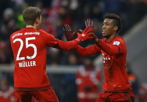 Muller và Coman là hai cầu thủ ghi bàn cho Bayern. Ảnh: Reuters.