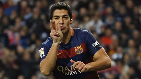 Suarez lập cú đúp ở trận Siêu kinh điển