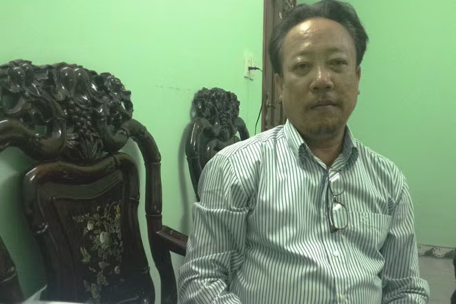 Ông Thanh trình bày vụ việc tại Văn phòng Tư vấn pháp luật báo Lao Động. 
