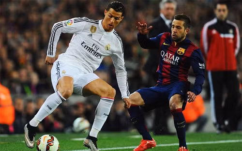 Ronaldo từng hứng không ít "gạch đá" vì phong độ từ đầu mùa. Ảnh: Reuters