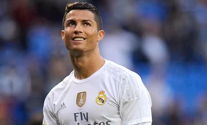 Ronaldo đang chơi bóng như thể sắp rời Bernabeu