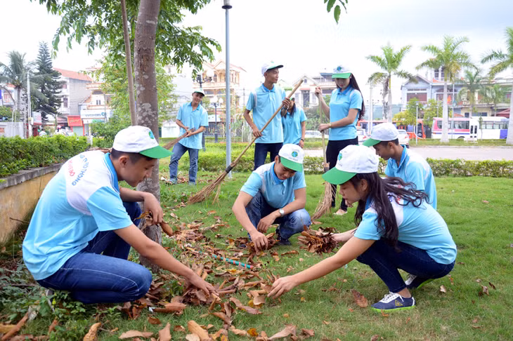 Học sinh Trường THPT Hoành Bồ luôn hưởng ứng tích cực phong trào “Xây dựng trường học thân thiện, học sinh tích cực”.