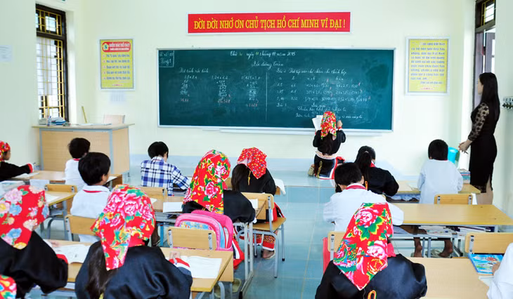 Thực hiện Đề án 25, học sinh lớp 5 ở các điểm trường lẻ có nhiều khó khăn được chuyển về học ở điểm trường chính với điều kiện cơ sở vật chất thuận lợi hơn. Trong ảnh: Lớp học bán trú tiểu học ở Trường Tiểu học xã Đồng Văn.